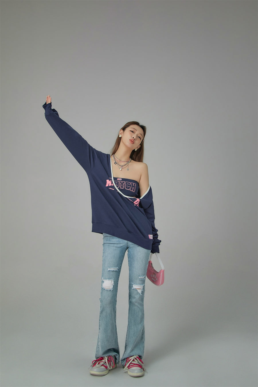 CHUU Debych Deep V-Neck Sweatshirt