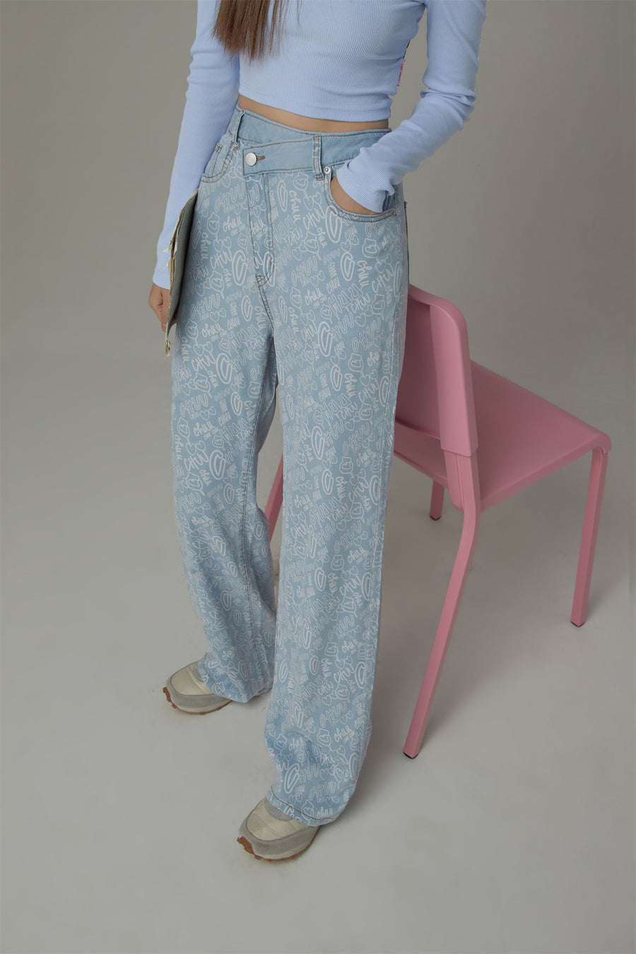 CHUU Printed Wide Denim Jeans