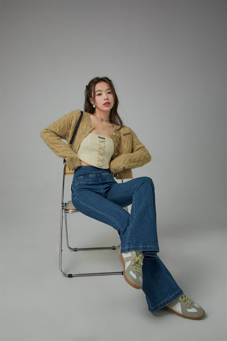 CHUU Cross Front High-Waist Flared Jeans