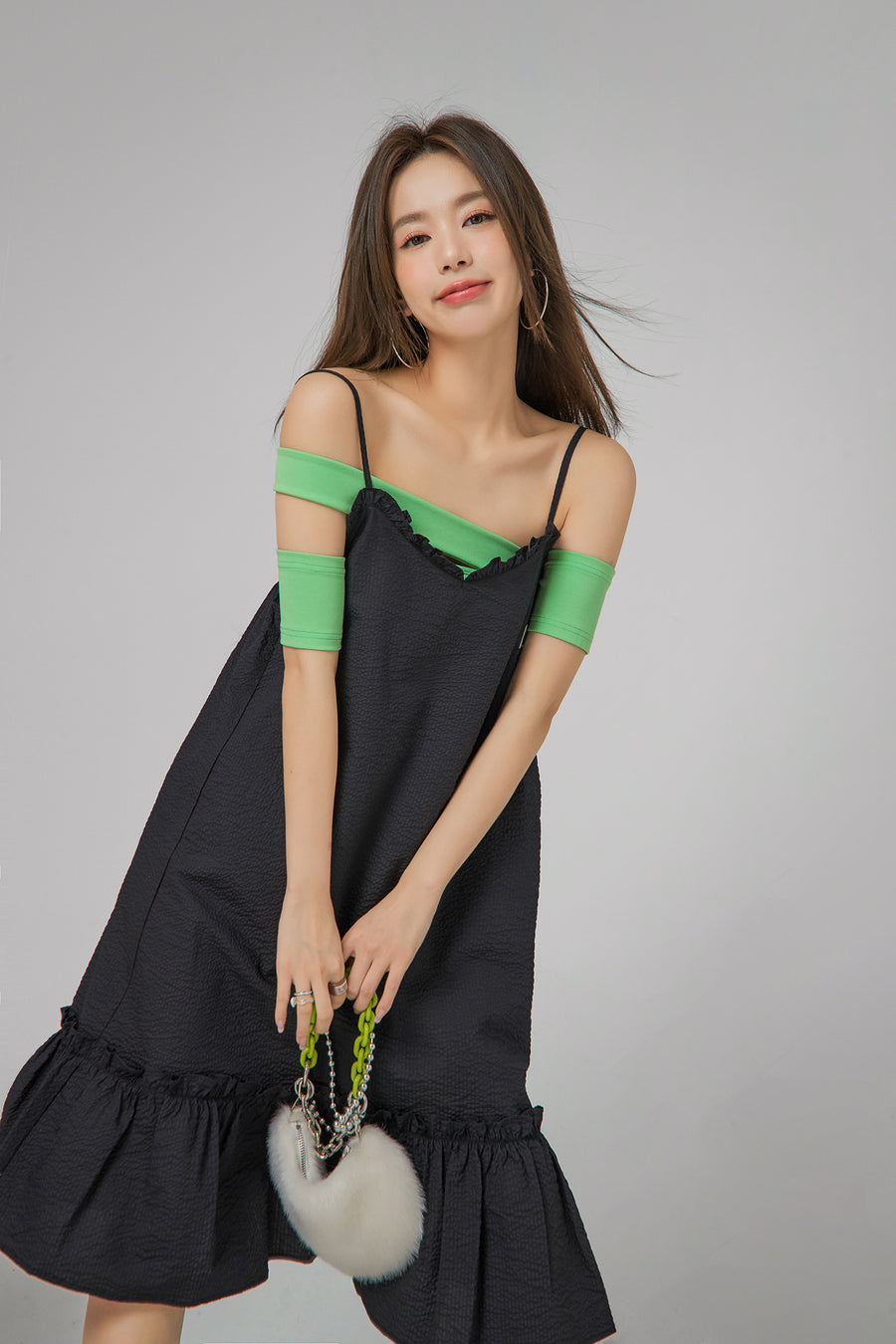 CHUU Unbalanced Off-Shoulder T-Shirt