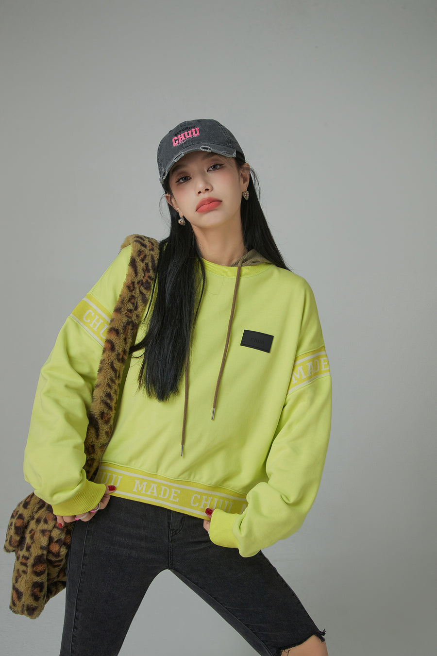 CHUU Solid Color Round Neck Sweatshirt