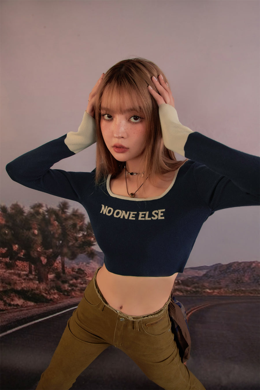 CHUU Round Neck Lettering Long Sleeve Crop Knit Top