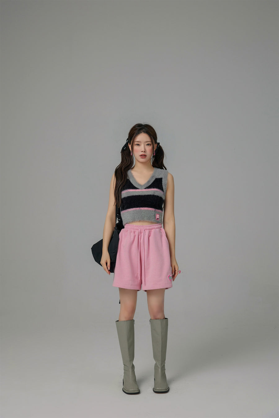 CHUU Truly Connect Striped V-Neck Furry Vest