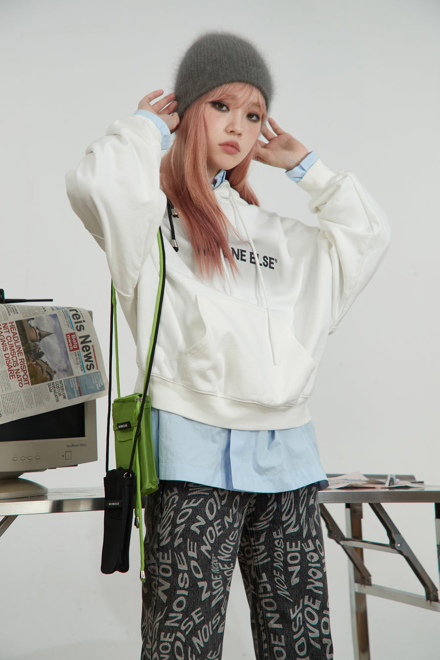 CHUU Noe Lettering Loose Fit Hoodie