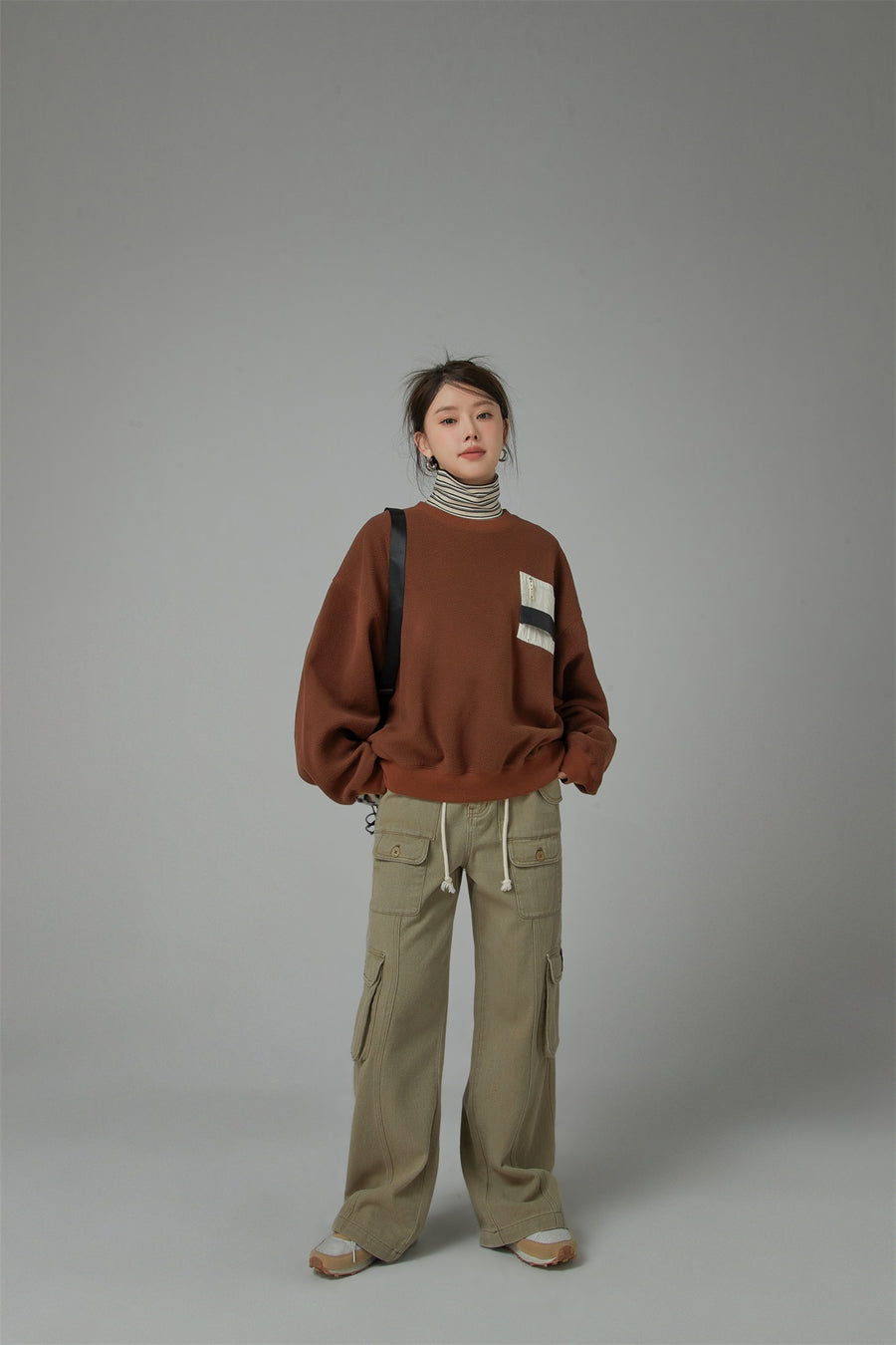 CHUU Pocket Full Of Sunshine Fleece Sweatshirt