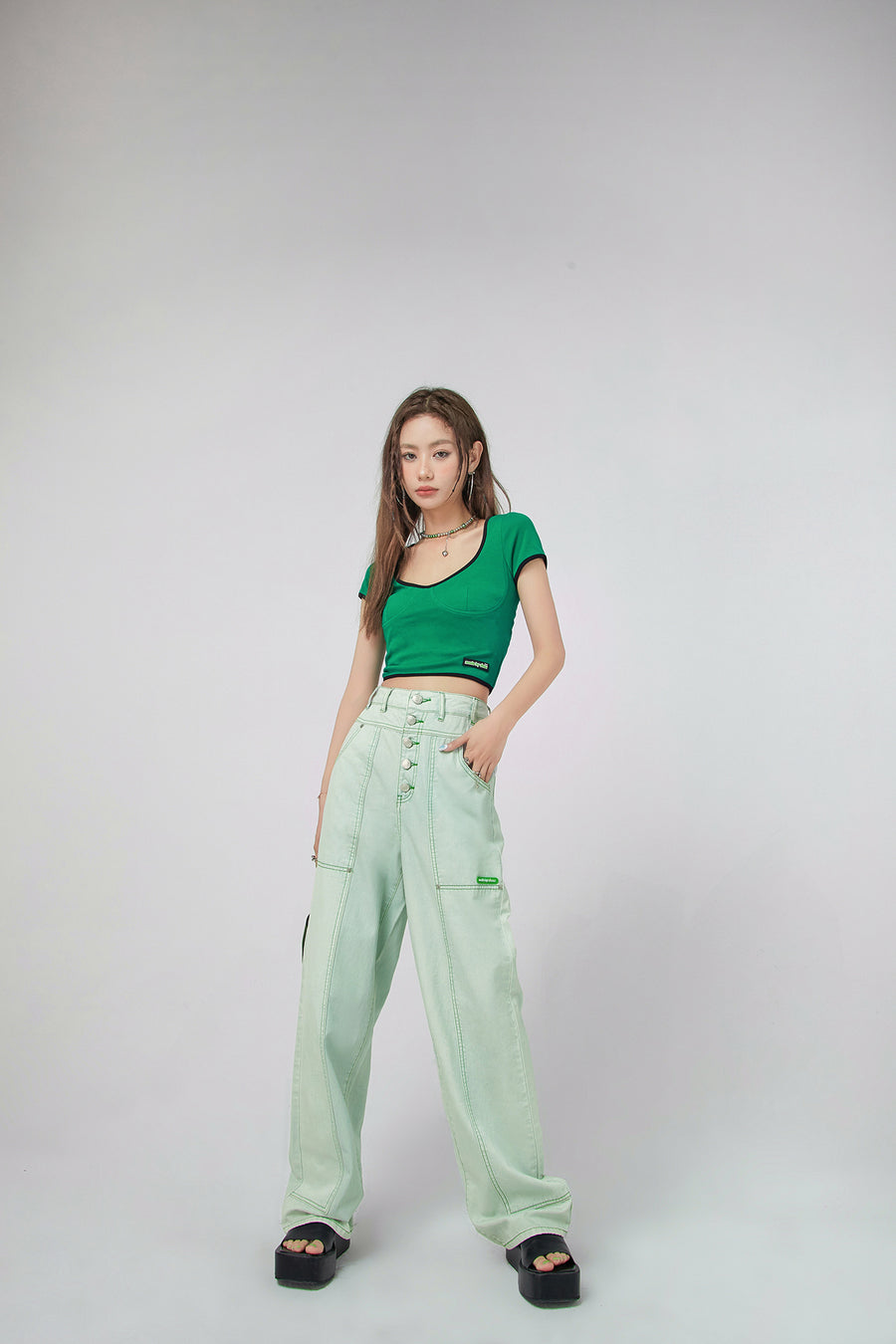 CHUU Deep U-Neck And Back Crop Top