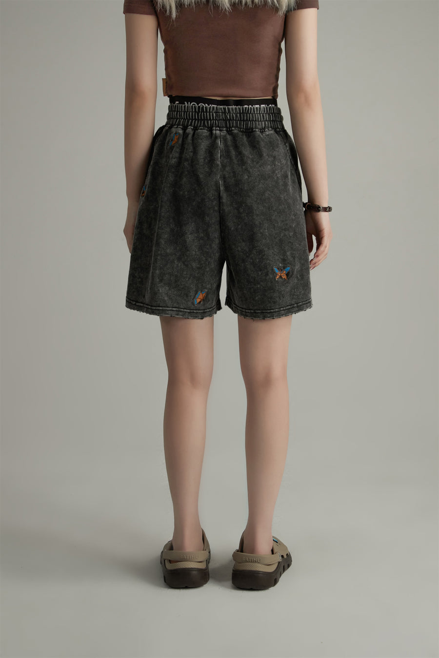 CHUU Banded Butterfly Pocket Shorts