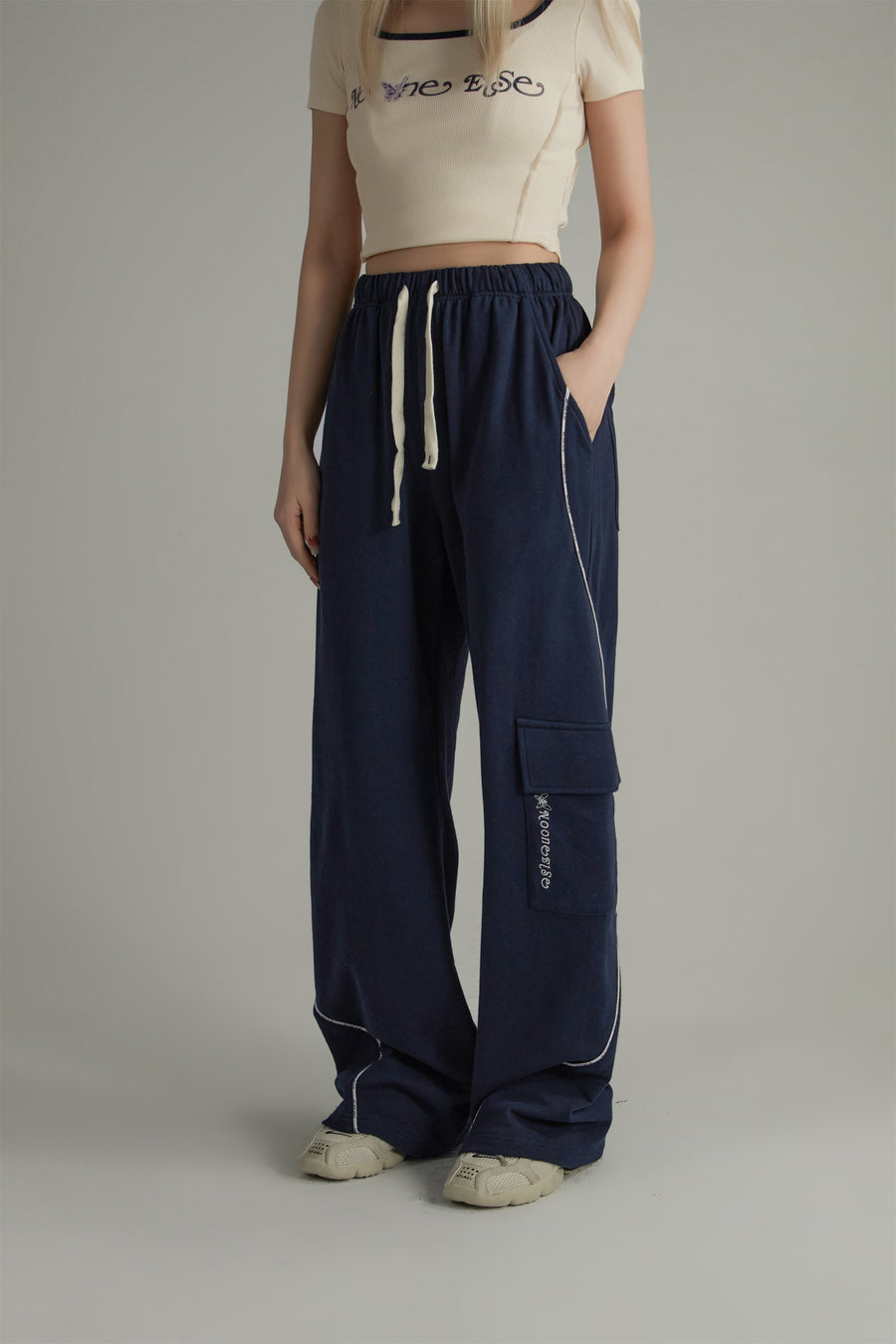 CHUU String Cargo Wide Pants