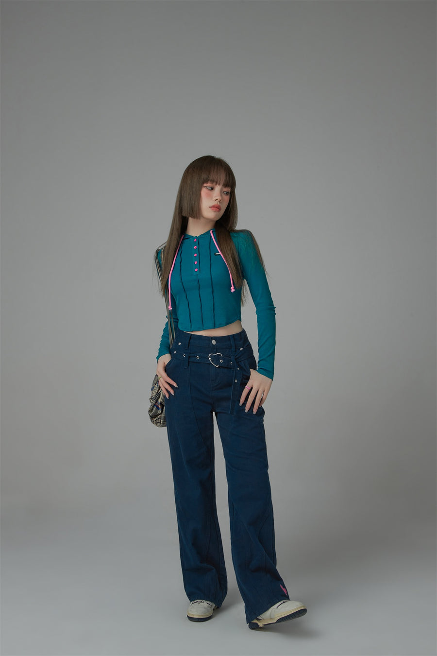 CHUU Kick It Colored Cropped Hooded Top