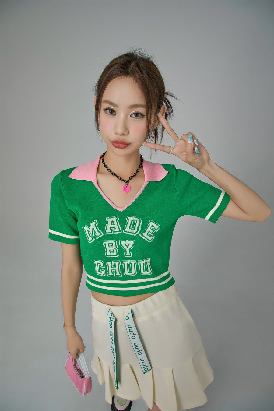 CHUU Chuu Spirit V-Neck Cropped T-shirt