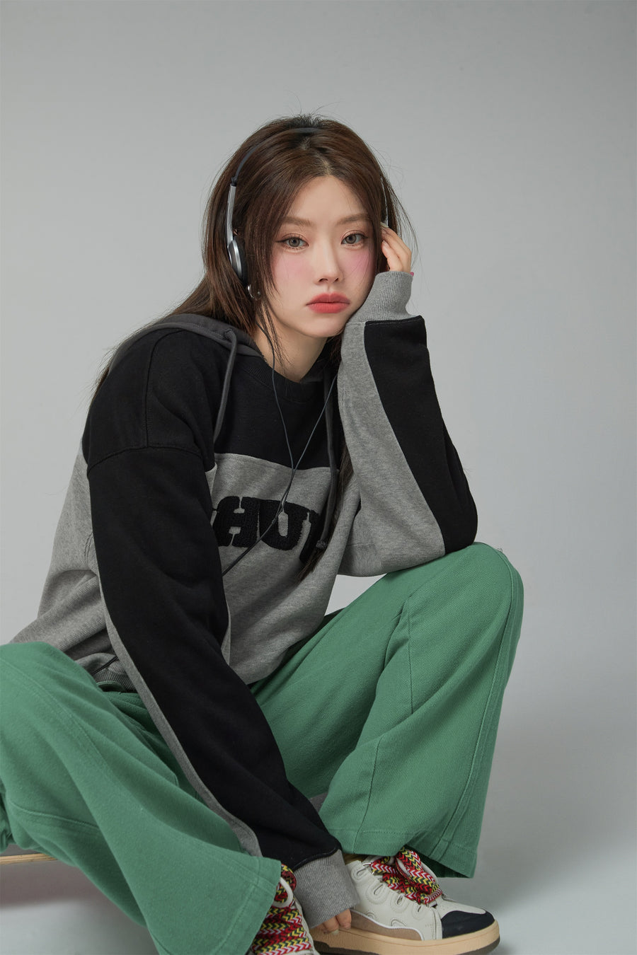 CHUU The Apple Of My Eye Loose-Fit Sweatshirt