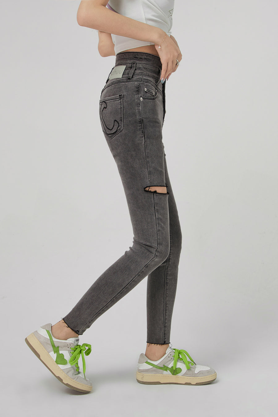 CHUU High Waist Button Slim Jeans