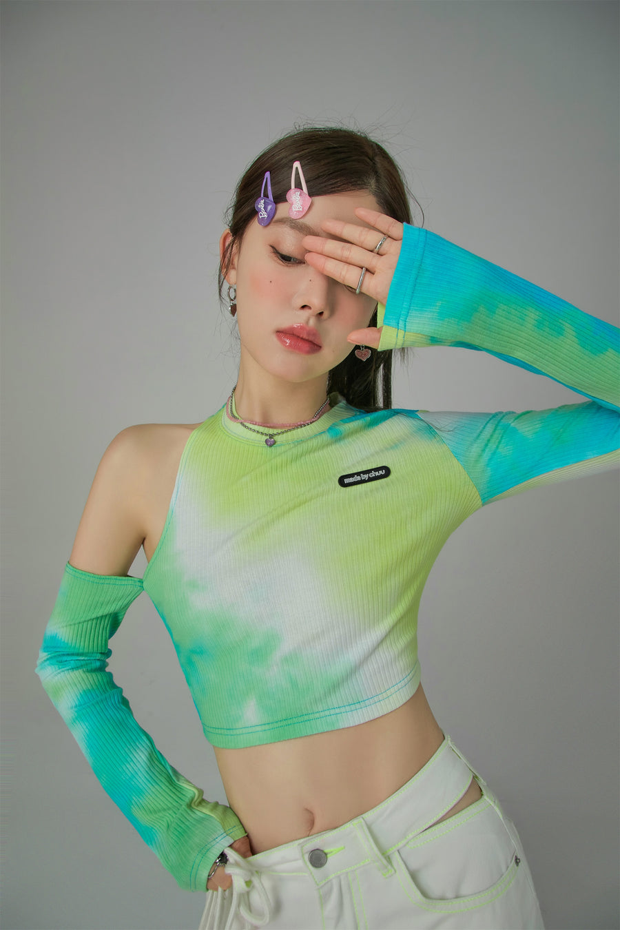 CHUU Tie-Dye Cutout Shoulder Crop Top