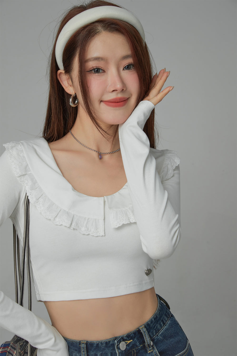 CHUU Eyelet Lace Collar Long-Sleeved Crop Top