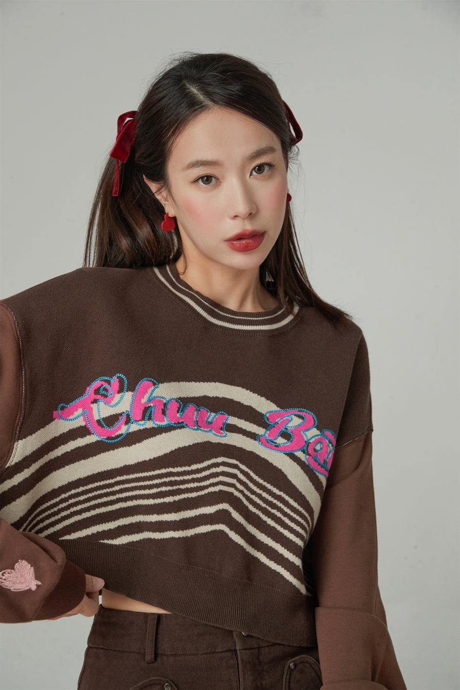 CHUU Day Dreamer Loose Fit Round Crop Sweatshirt