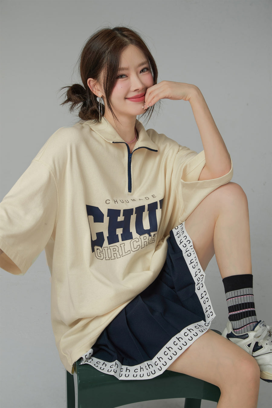 CHUU Girl Crew Half Zip-Up Loose Fit T-Shirt