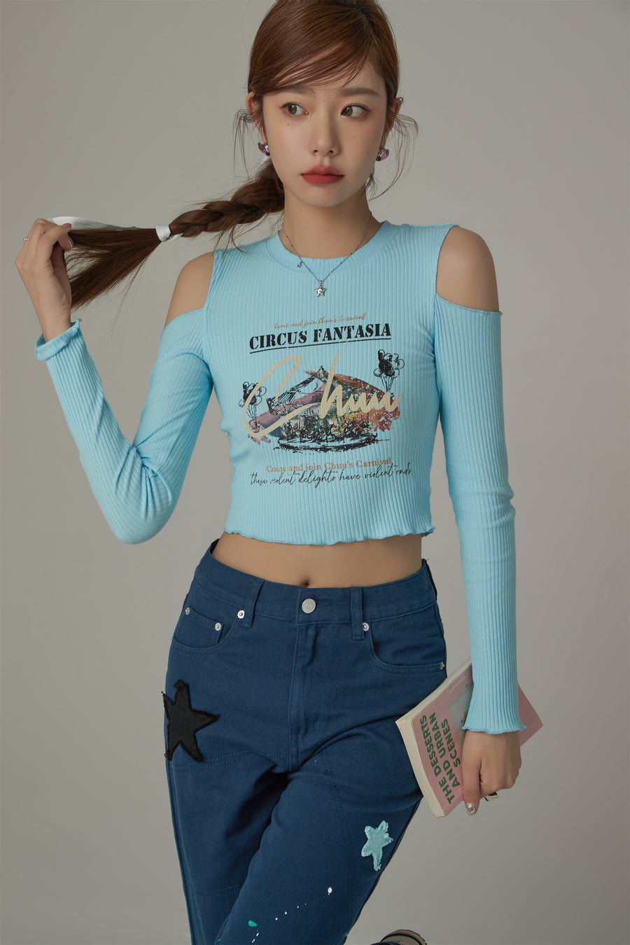 CHUU Chuu Circus Off-The-Shoulder Ribbed T-Shirt