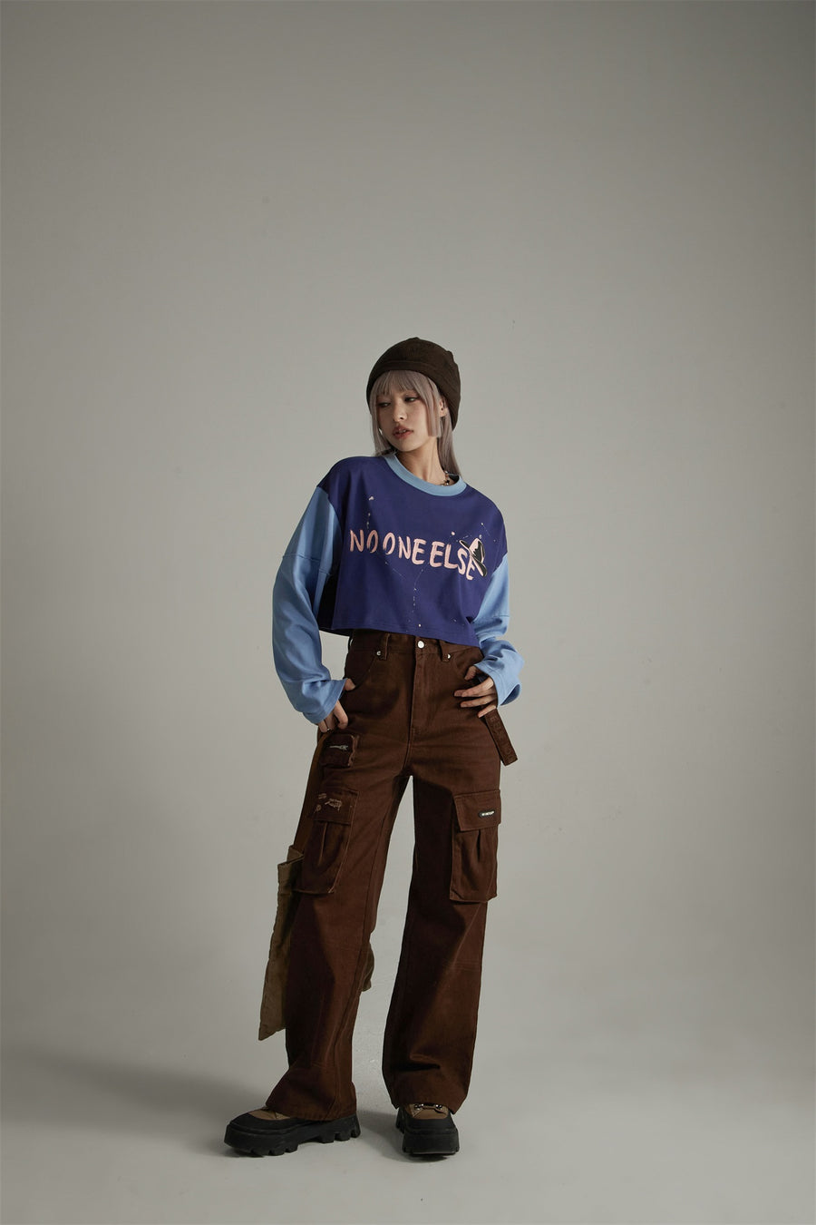 CHUU Painted Logo Oversized Crop Sweatshirt