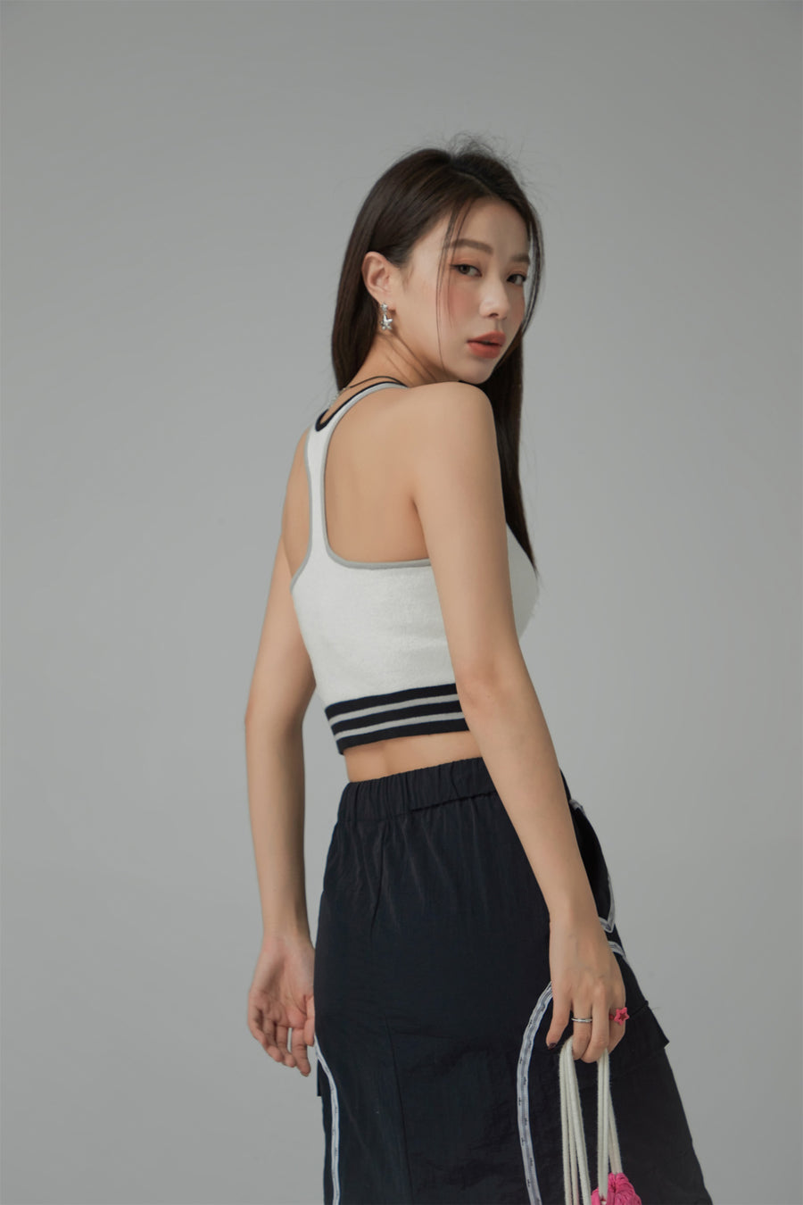 CHUU Color Contrast Sleeveless Crop Top