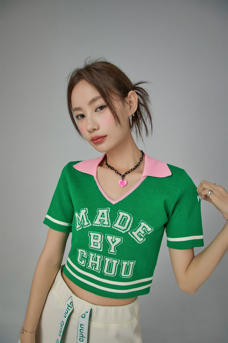 CHUU Chuu Spirit V-Neck Cropped T-shirt