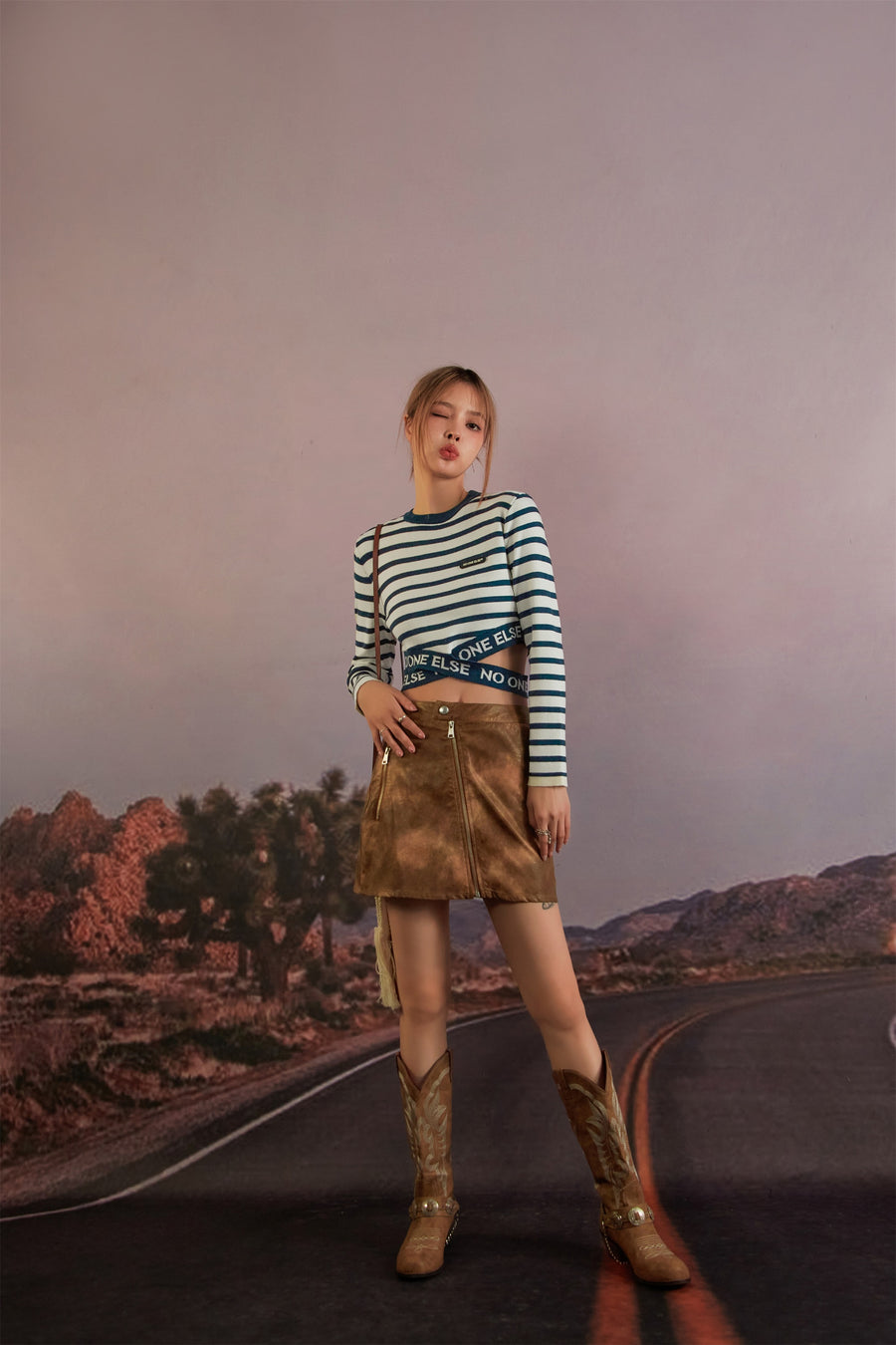 CHUU Noe Striped Criss Cross Crop T-Shirt