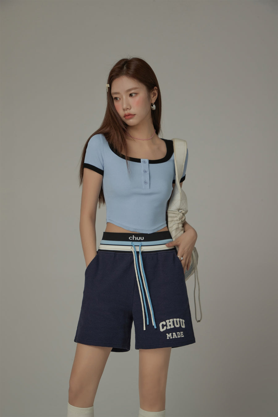 CHUU Big U-Neck Cropped T-Shirt