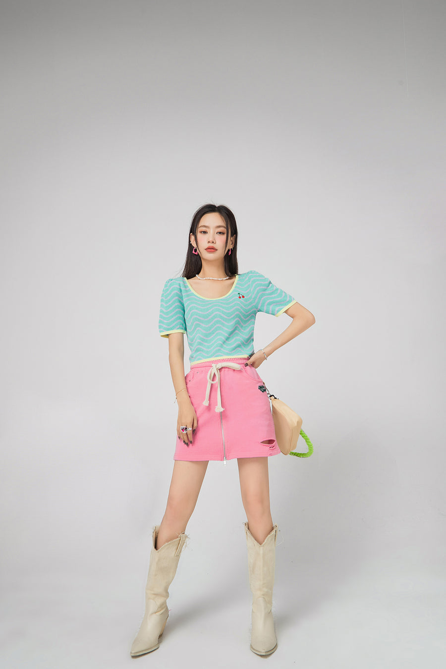 CHUU Check Puff Sleeve Knit Top