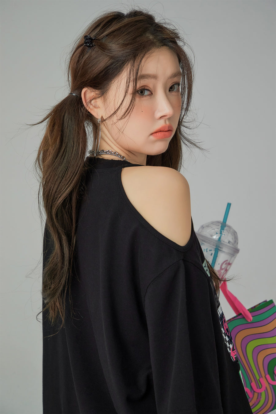 CHUU Nice To Meet You Open Shoulder T-Shirt