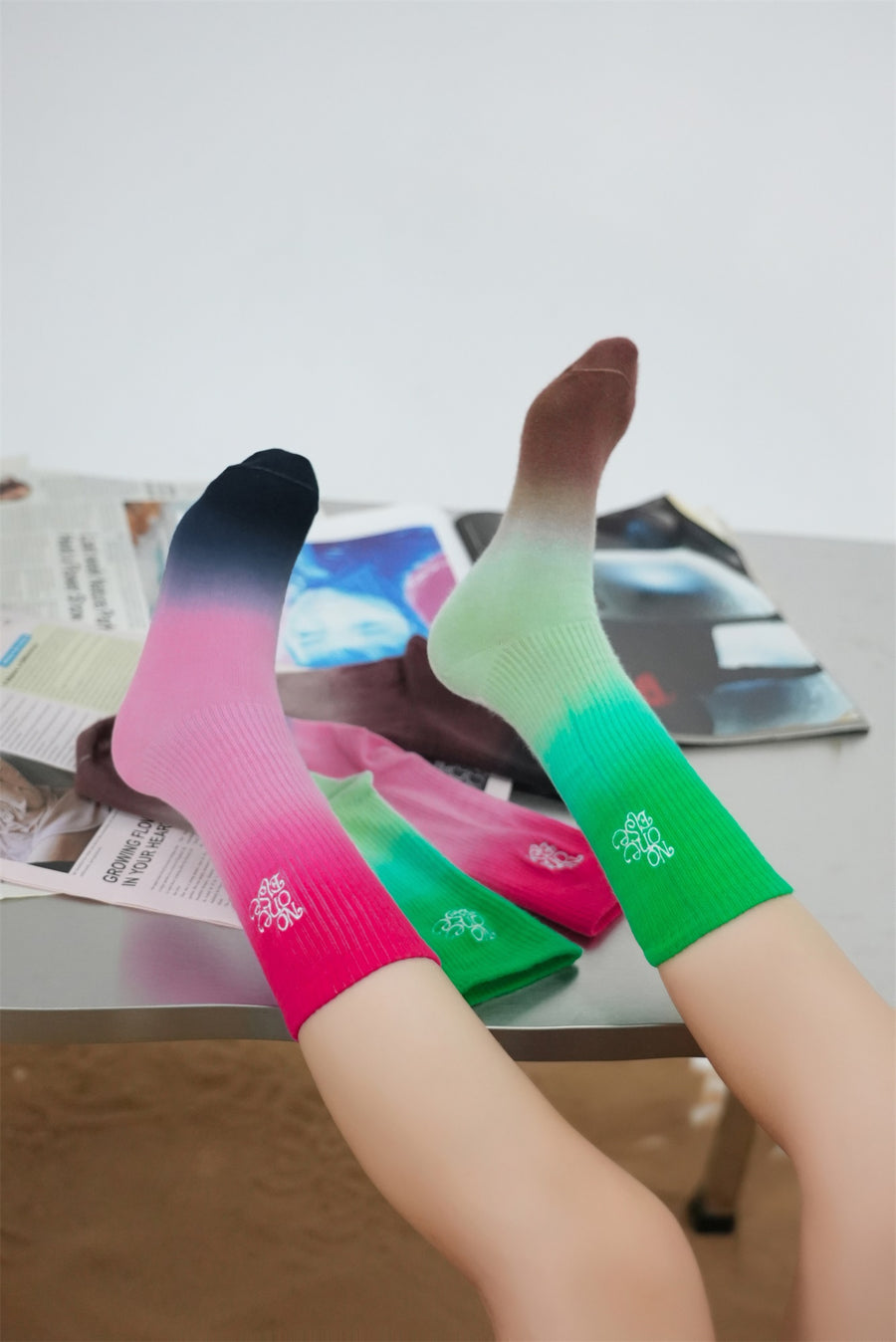 CHUU Gradient Socks