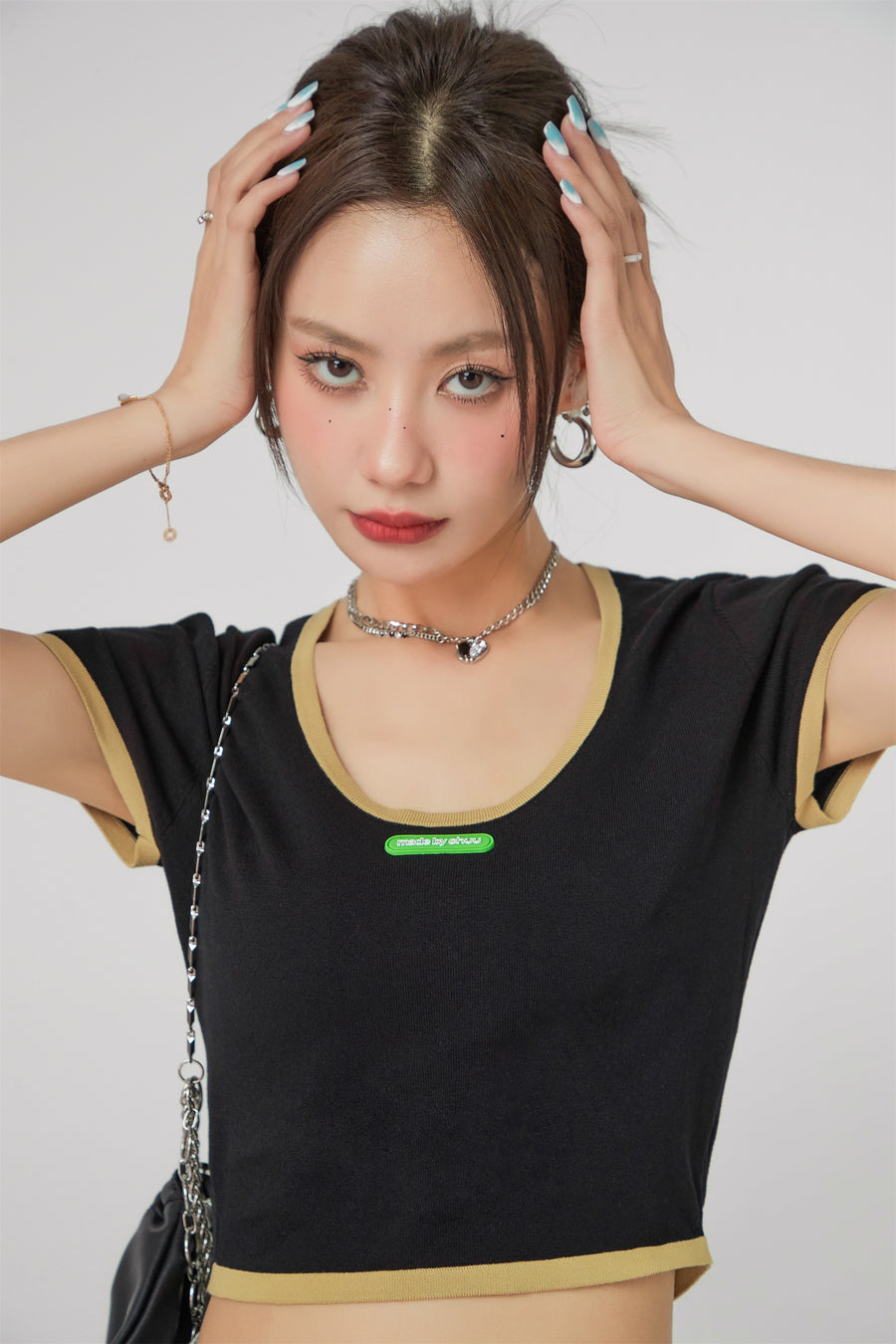 CHUU Color Block Short-Sleeved Crop Top