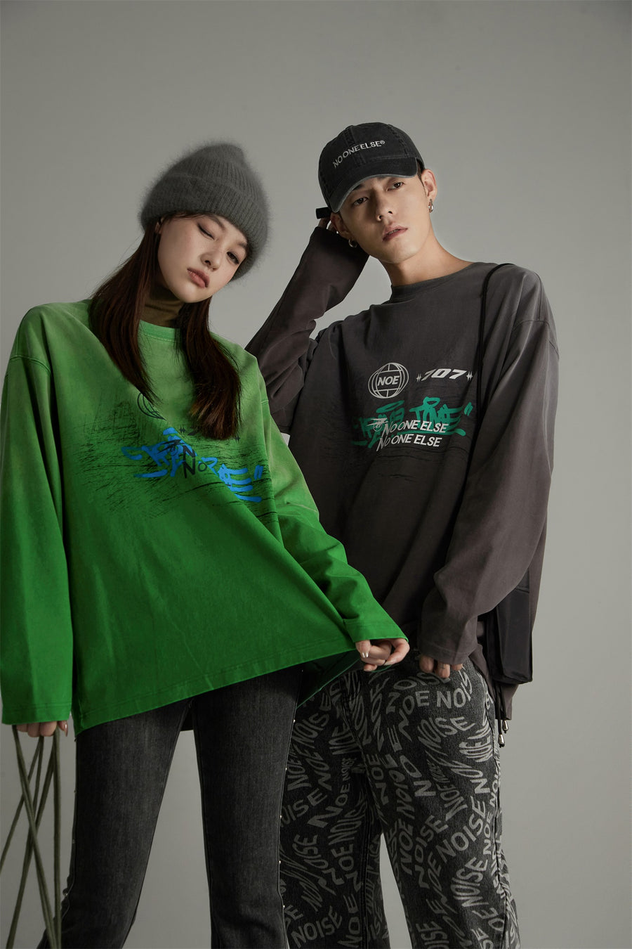 CHUU 707 Graffiti Loose Fit Long-Sleeves Top