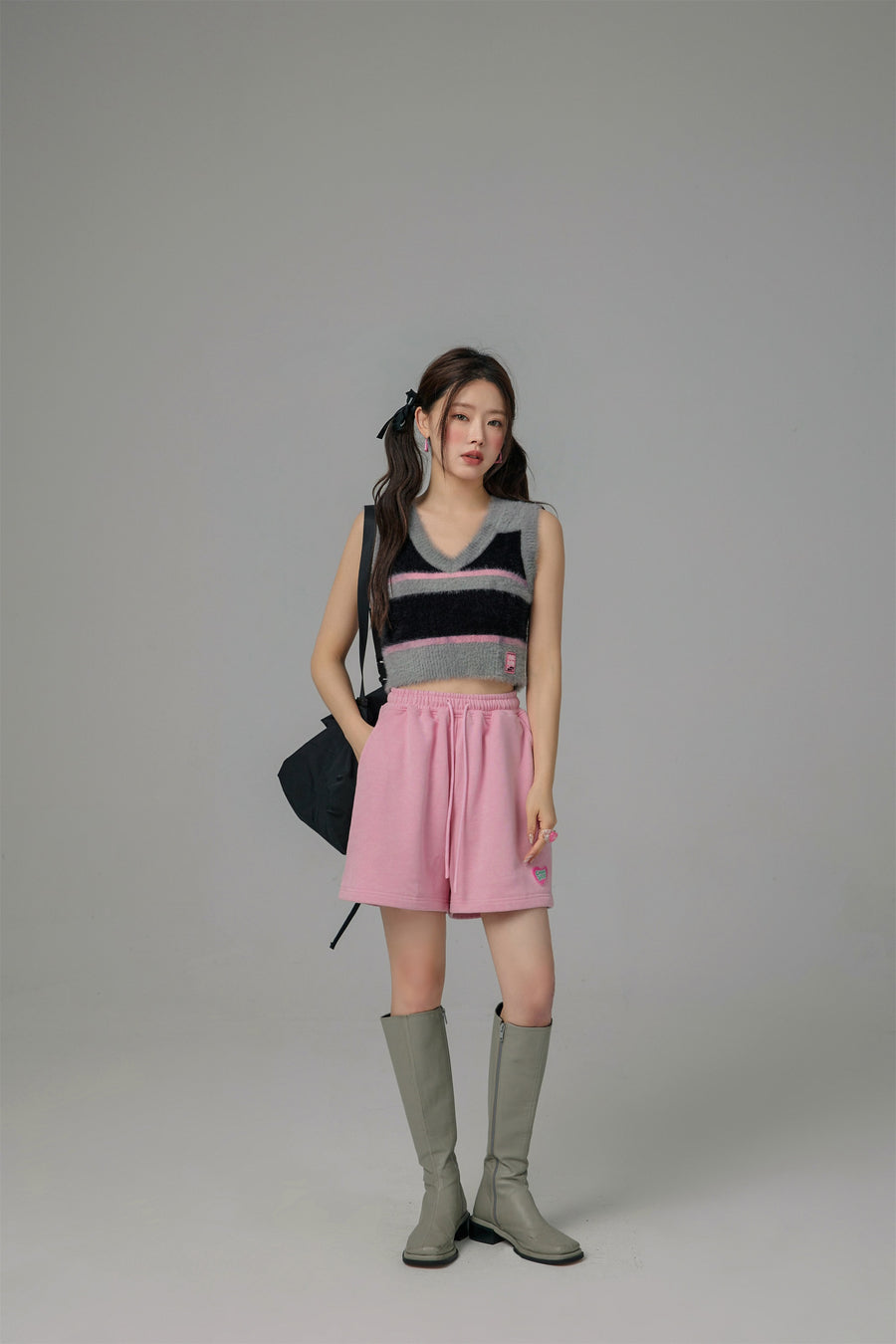 CHUU Truly Connect Striped V-Neck Furry Vest