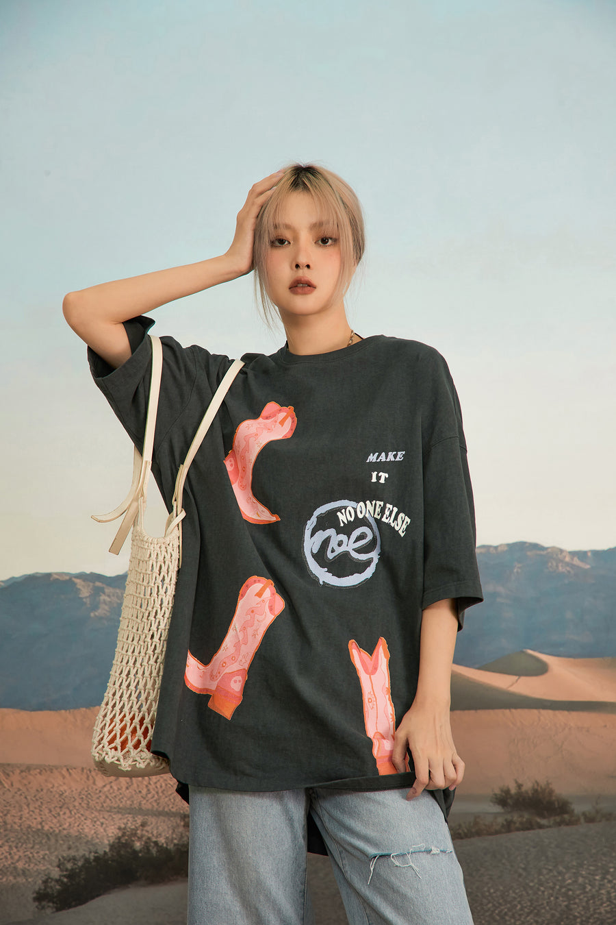 CHUU There Is A Snake In My Boots T-Shirt