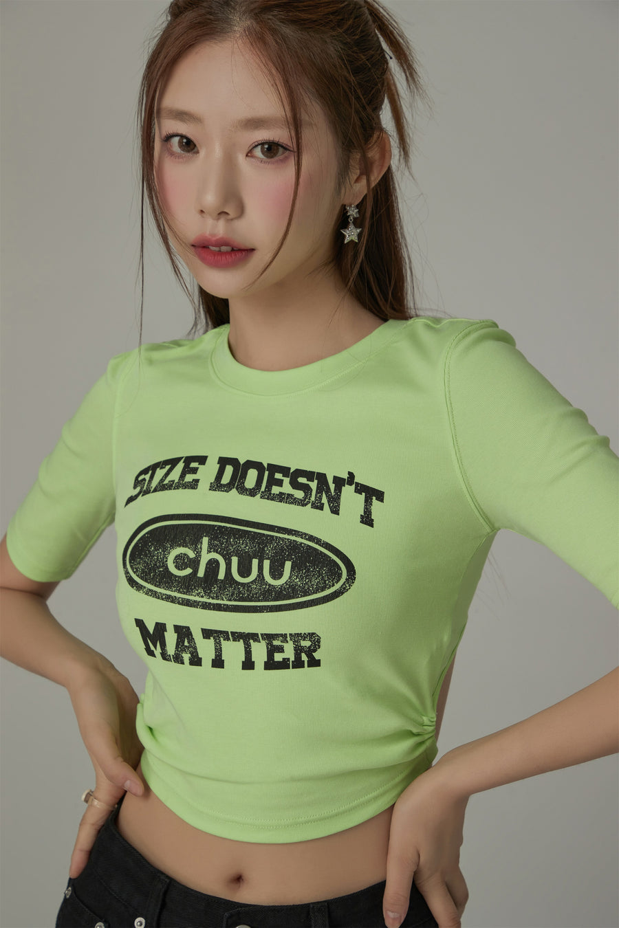 CHUU Size Doesnt Matter Back Cut Out Cropped T-Shirt