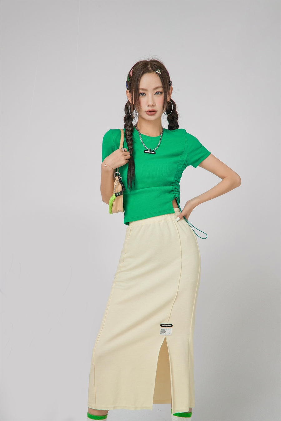 CHUU Shirring Unbalanced Crop T-Shirt