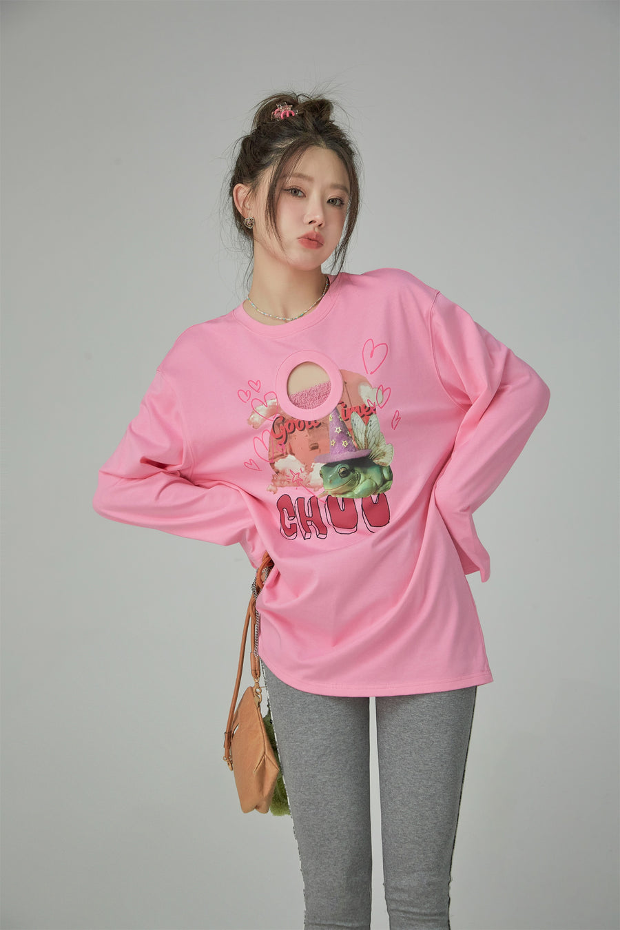 CHUU Bedtime Stories Character Print Long-Sleeved T-Shirt