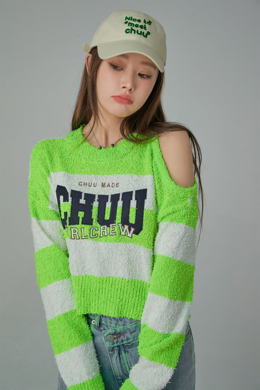 CHUU Unbalanced Shoulder Slit Crop Knit Top