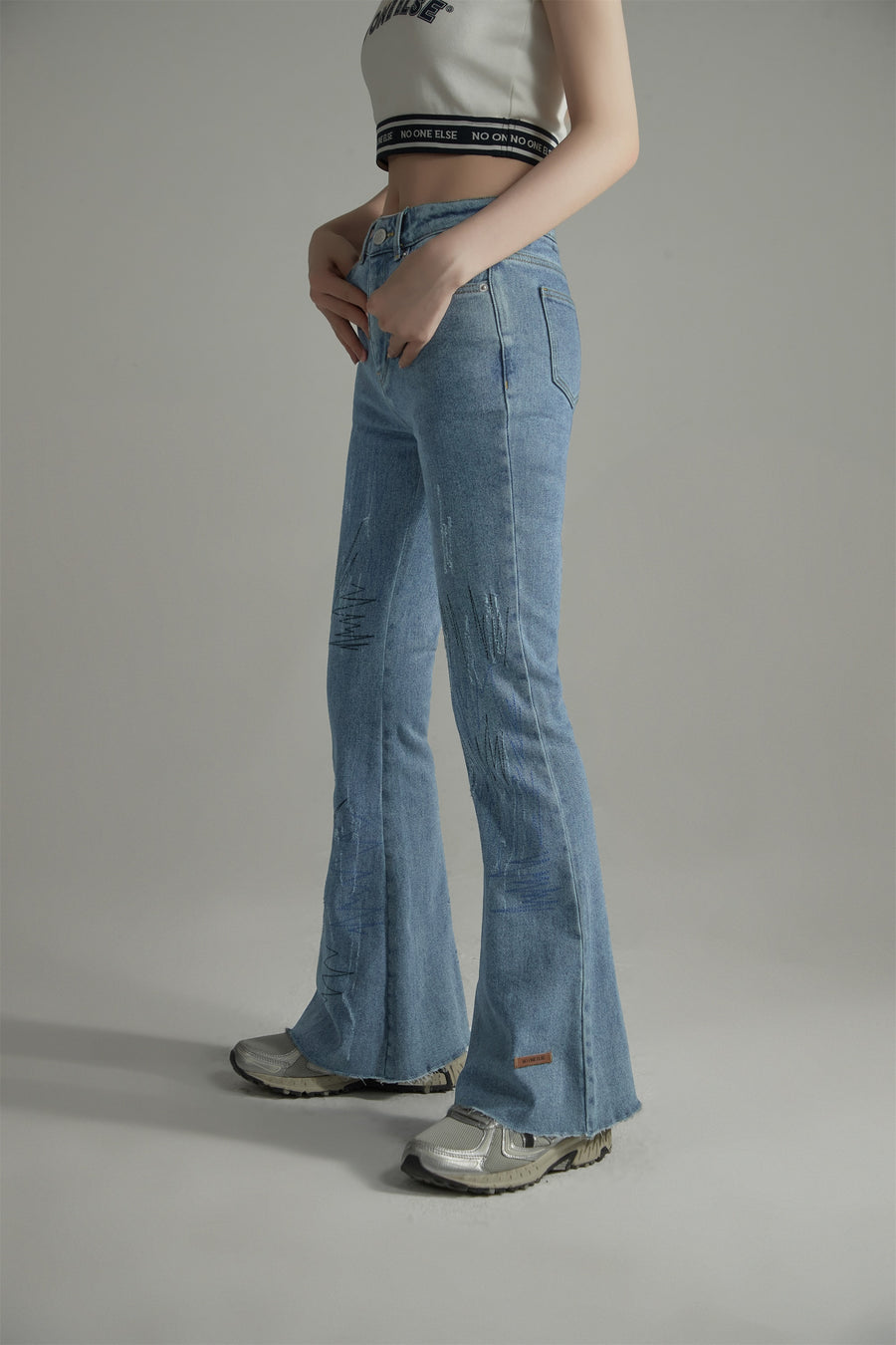 CHUU Slim Bootcut Denim Jeans