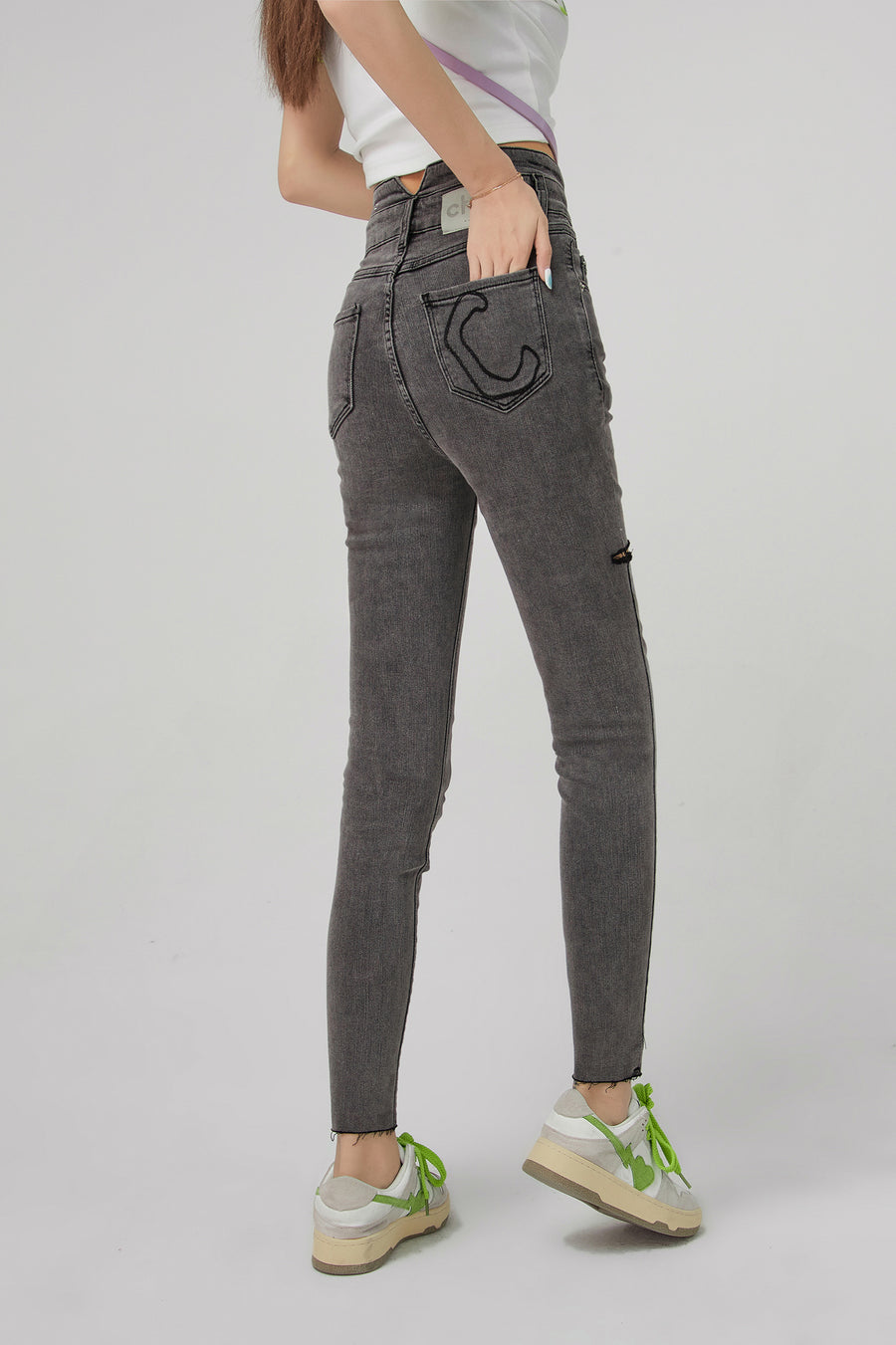 CHUU High Waist Button Slim Jeans