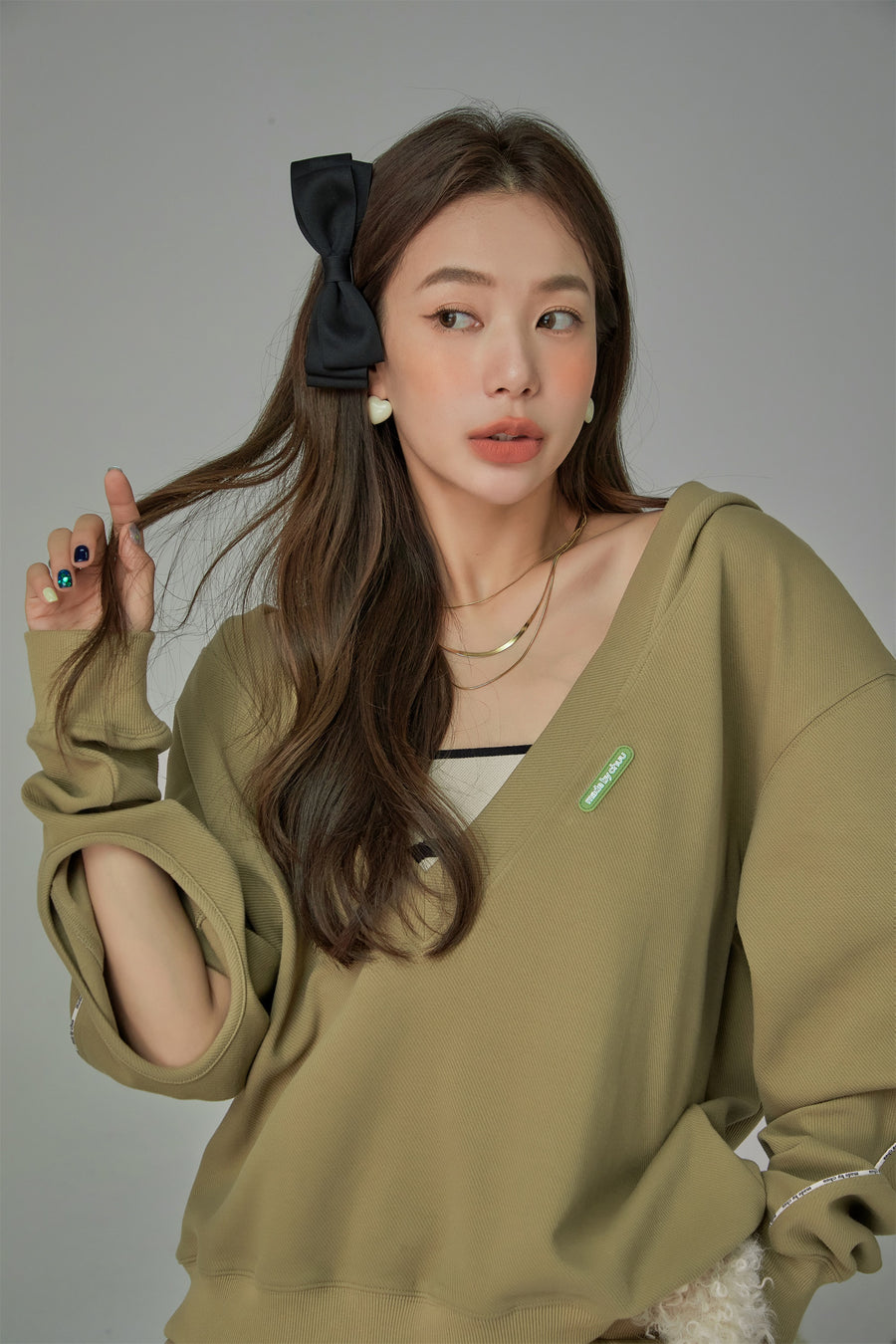 CHUU Deep V-Neck Hoodie Sweatshirt