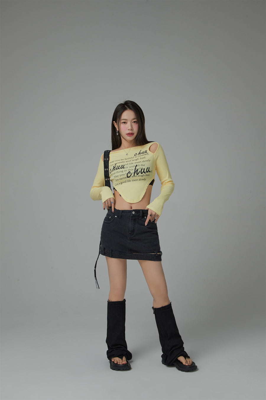 CHUU Slit Denim Skirt