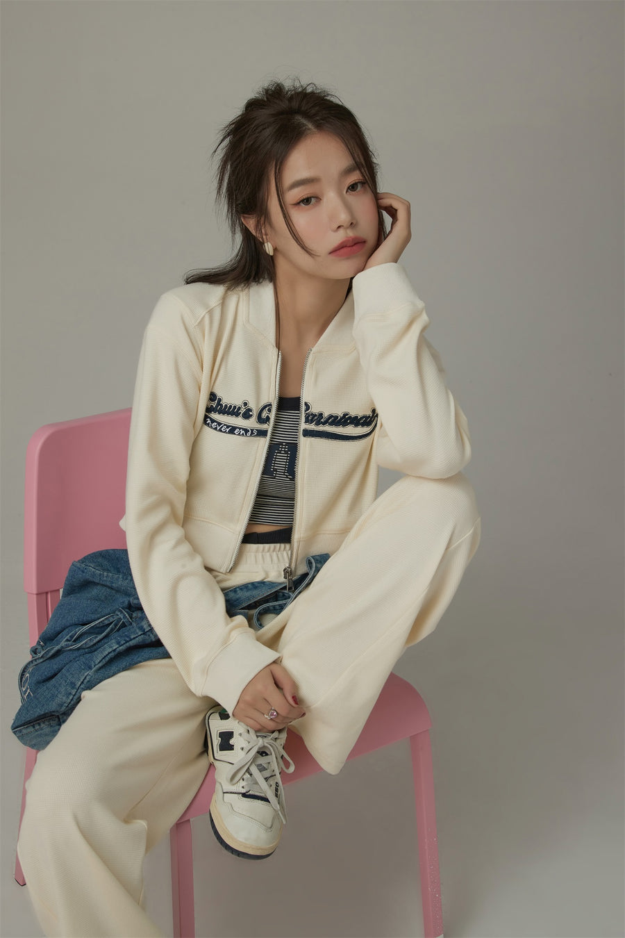 CHUU Color Matching Line Cropped Zip-Up