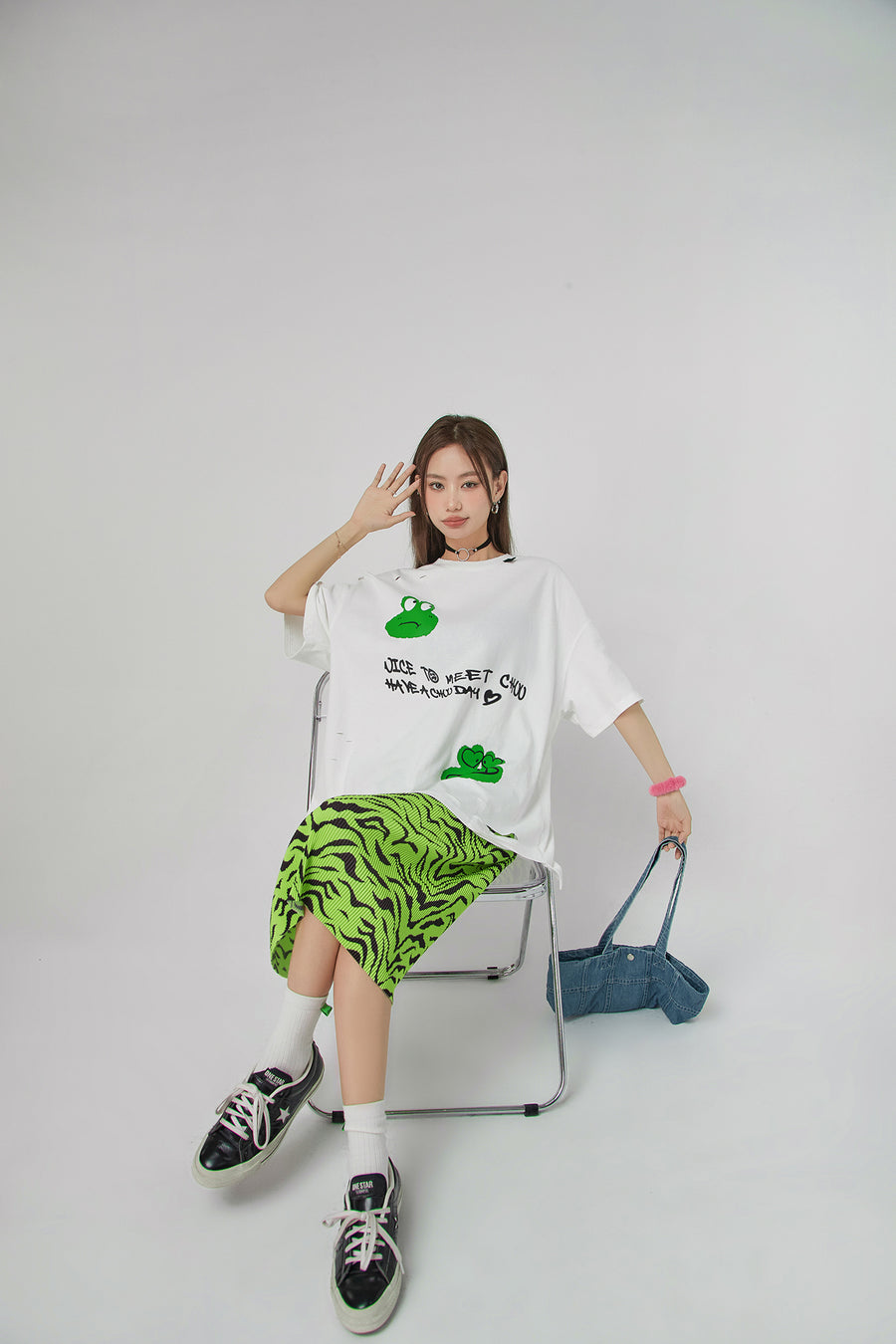 CHUU Frog With Moods Damage T-Shirt