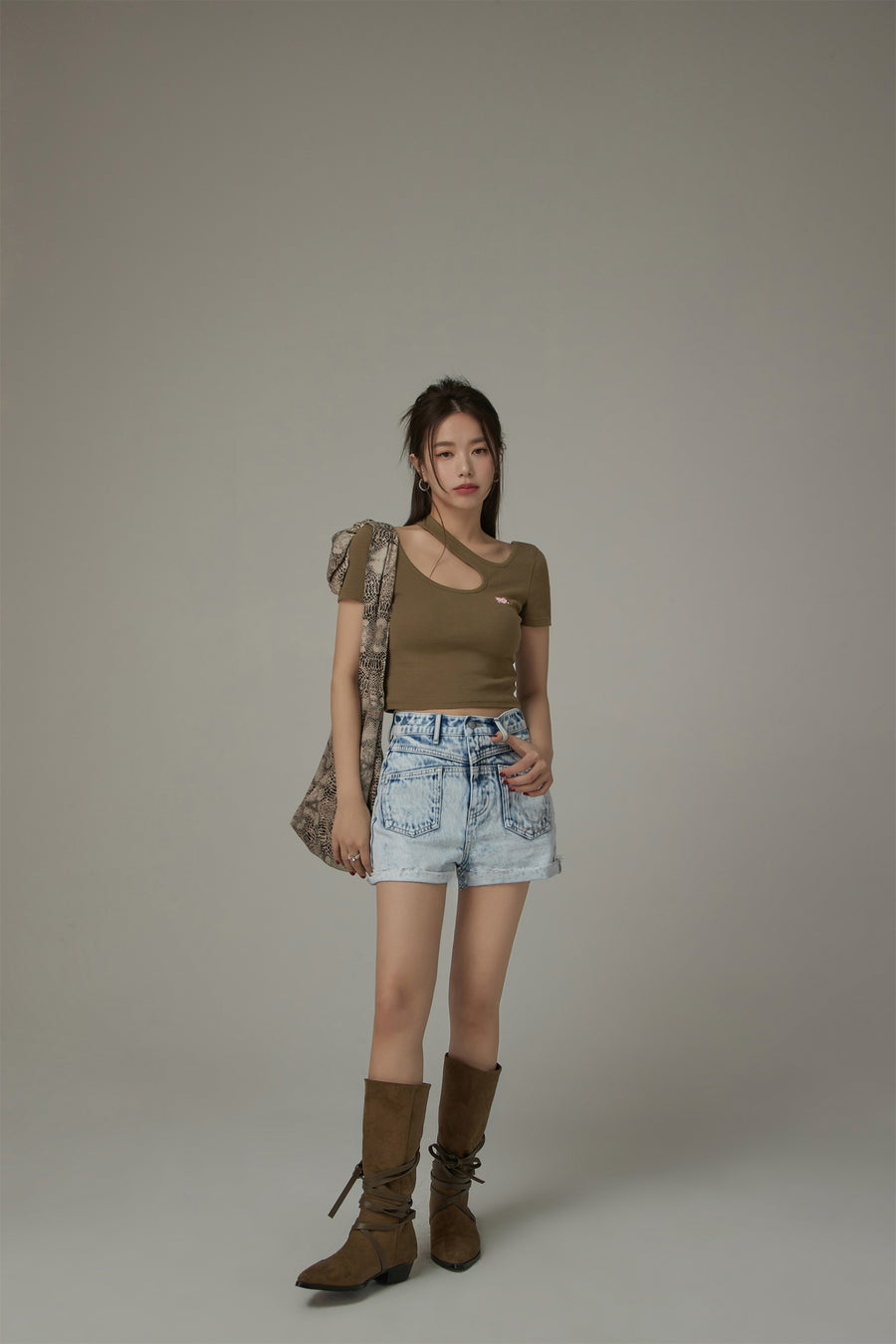 CHUU Front Pockets Denim Shorts