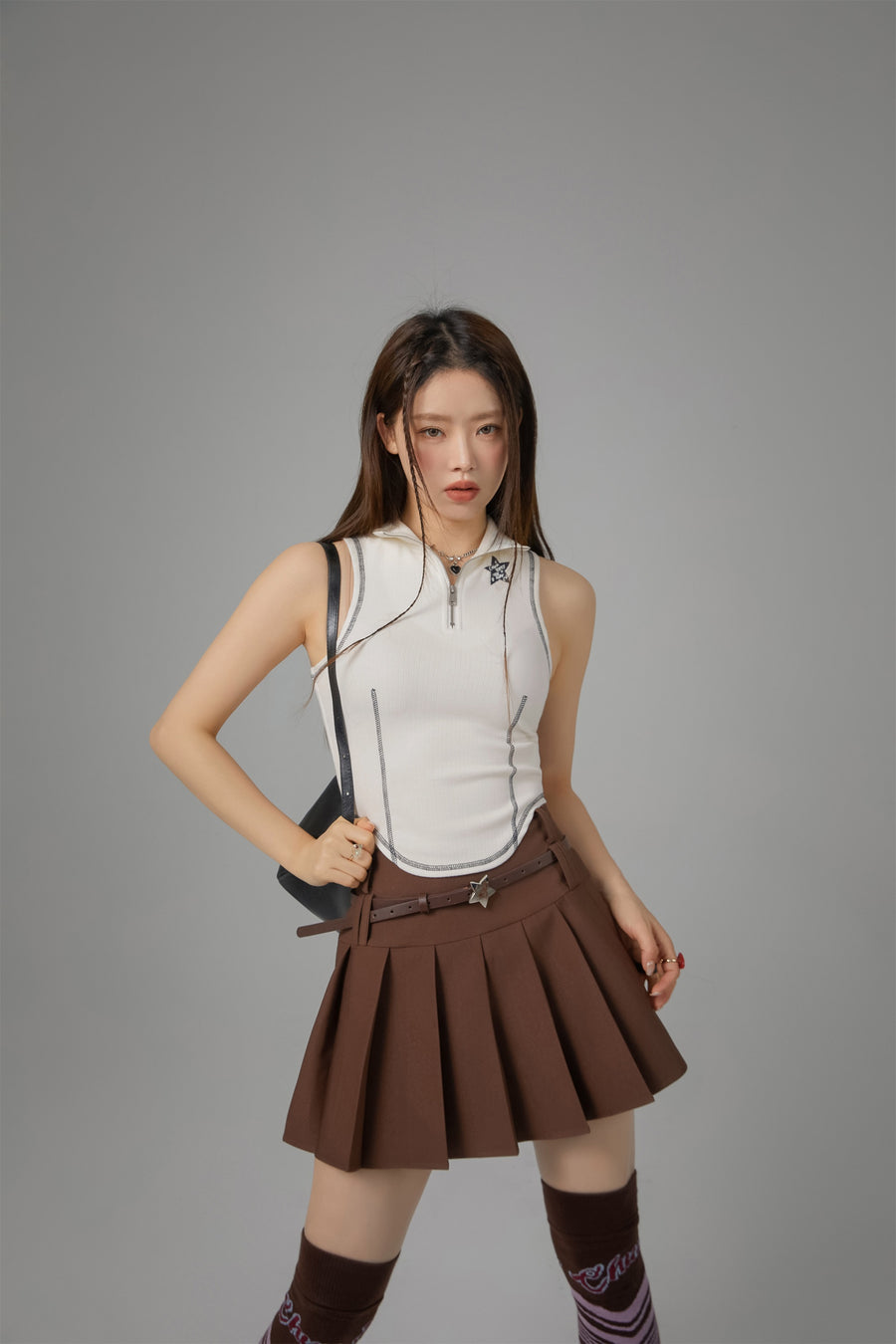 CHUU Desire A Legacy Half Zip-Up Sleeveless Top