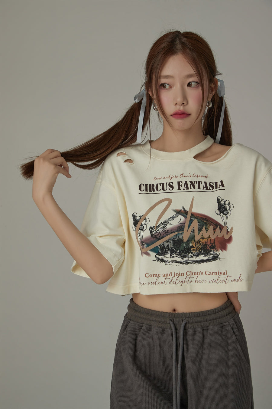 CHUU Chuu Carnival Slit Cropped T-Shirt