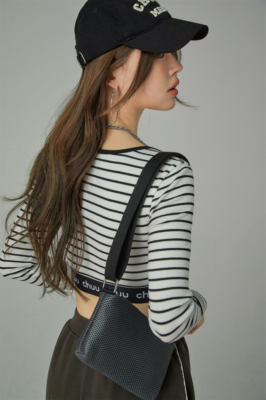 CHUU Slim Buttons Crop T-Shirt