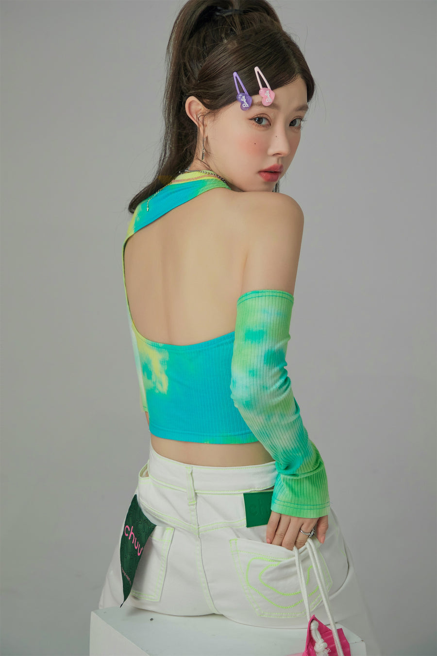 CHUU Tie-Dye Cutout Shoulder Crop Top