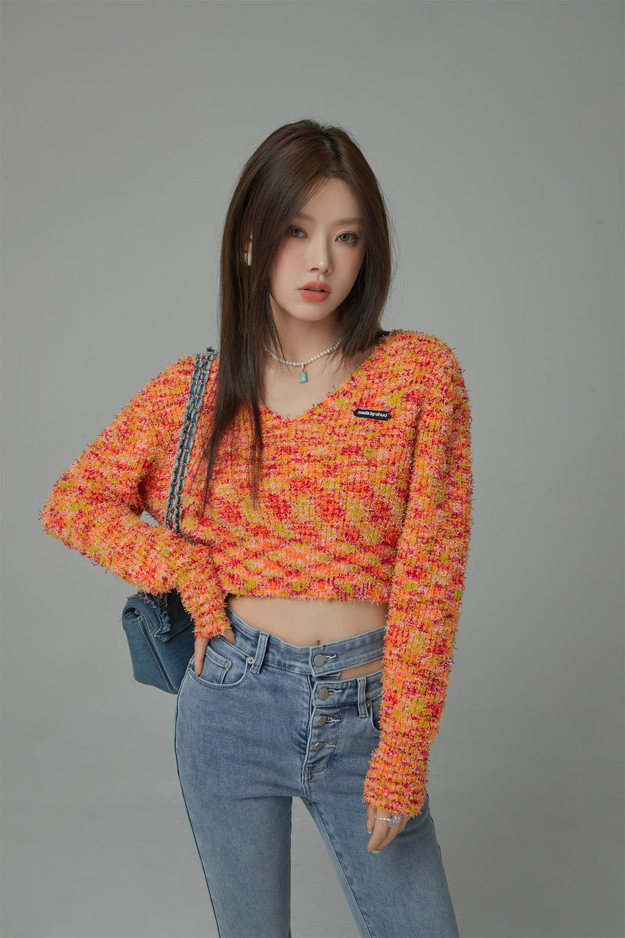 CHUU Adore You V Neck Crop Sweater