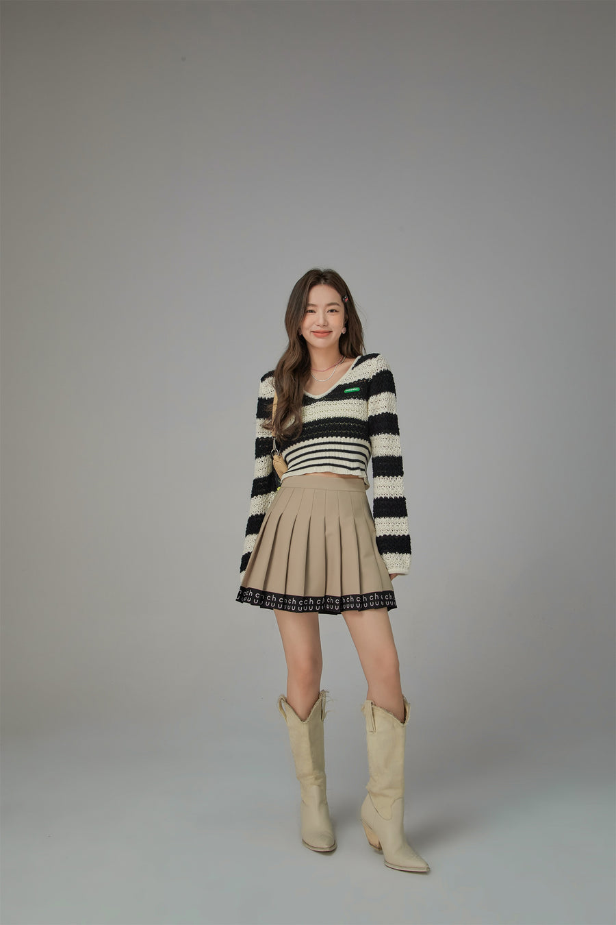 CHUU Striped V-Neck Knit Crop Sweater